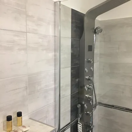 Vulkan Wellness Panzio * 佩奇